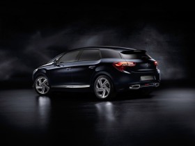 Vue arrière de la nouvelle Citroën DS 5