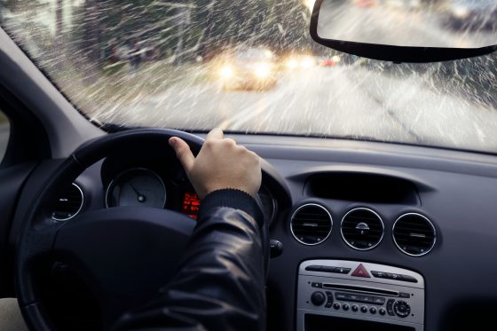 Dites adieu à la buée sur les vitres de votre voiture