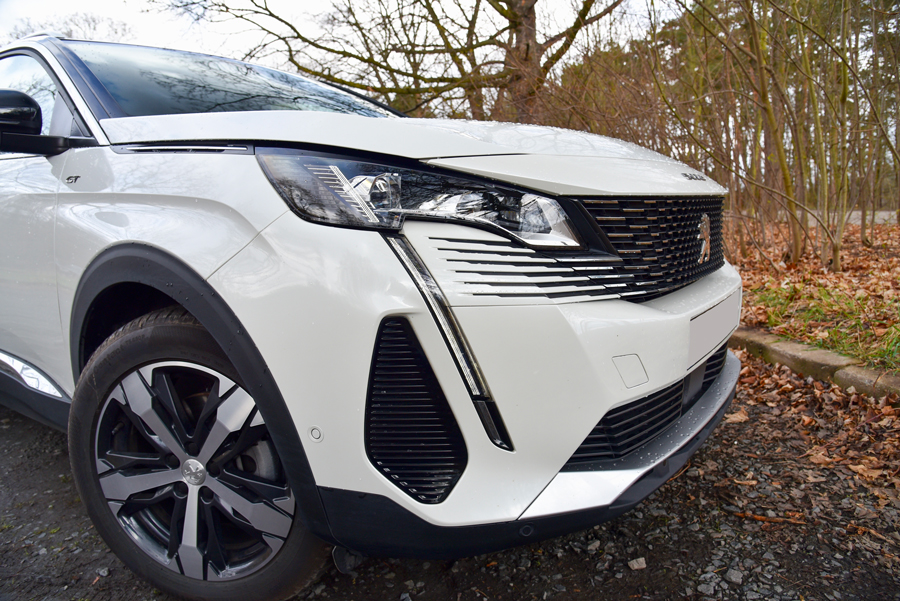 Calandre du Peugeot 5008