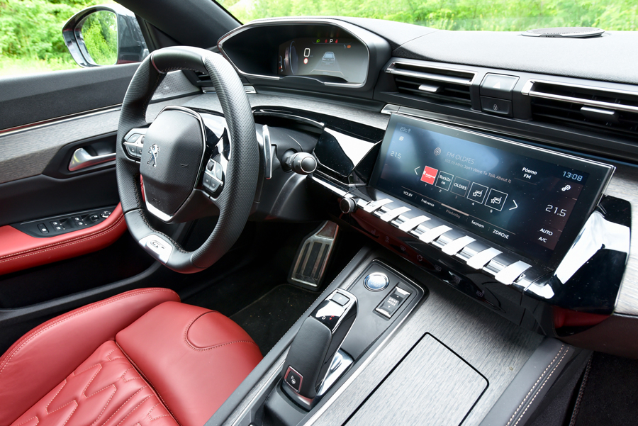 Poste de conduite de la Peugeot 508