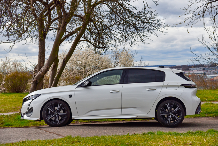 Vue de profil de la Peugeot 308