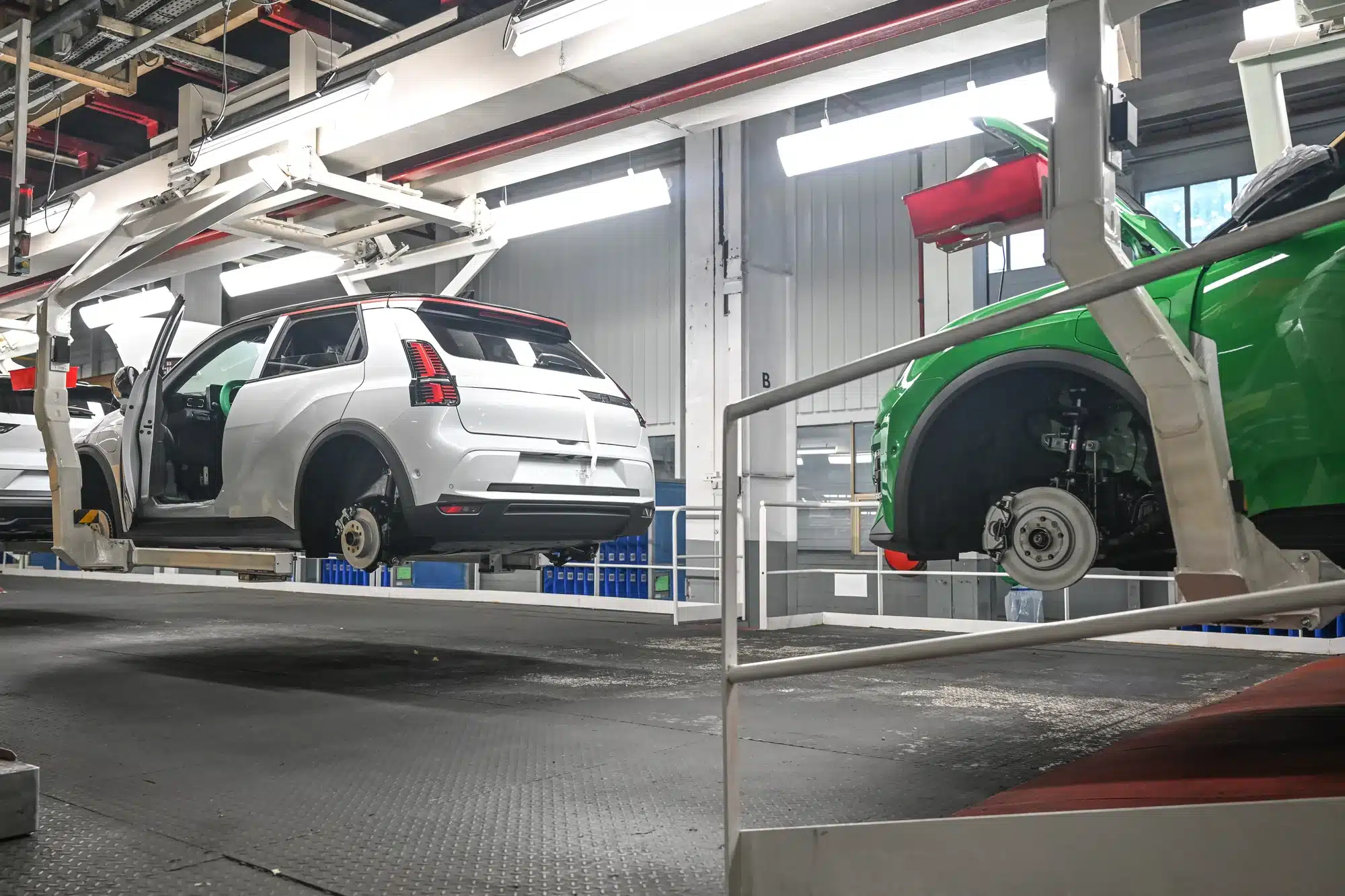 Chaîne de montage de voitures électriques dans une usine européenne